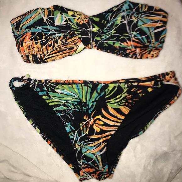 Bikini - Picture 1 of 1